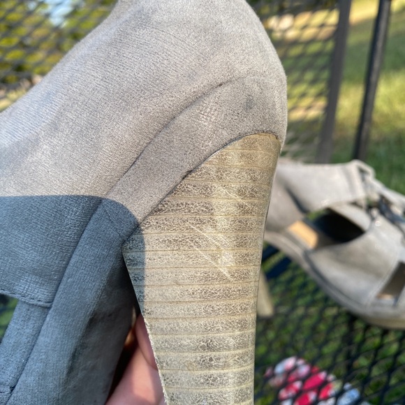 Coach heels 7.5- worn once! Very good condition - Picture 12 of 14